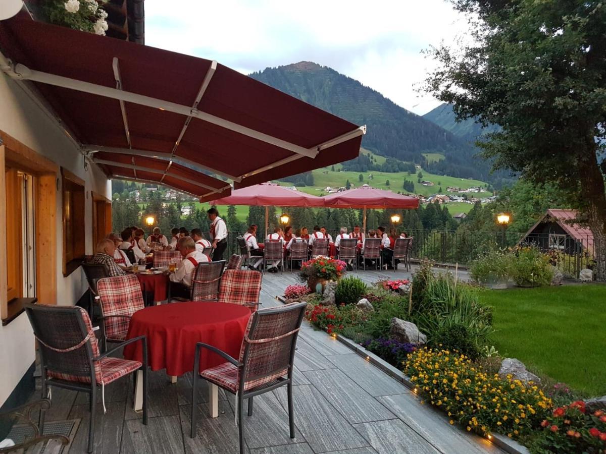 Hotel Bellevue Riezlern Extérieur photo