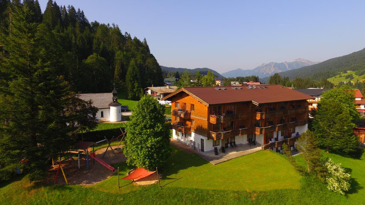 Hotel Bellevue Riezlern Extérieur photo